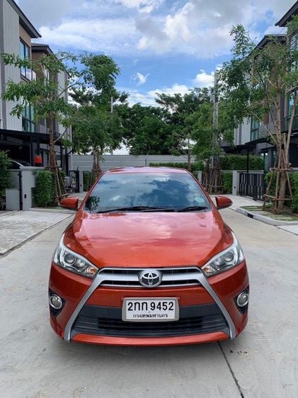 รถ Toyota Yaris 1.2 G สี ส้ม