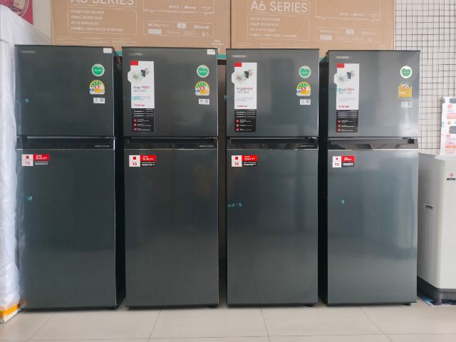 ตู้เย็น 2 ประตู toshiba ระบบ inverter 8.2 คิวเป็นสินค้าใหม่ยังไม่ผ่านการใช้งานประกันศูนย์ toshiba ราคา 5990 บาท