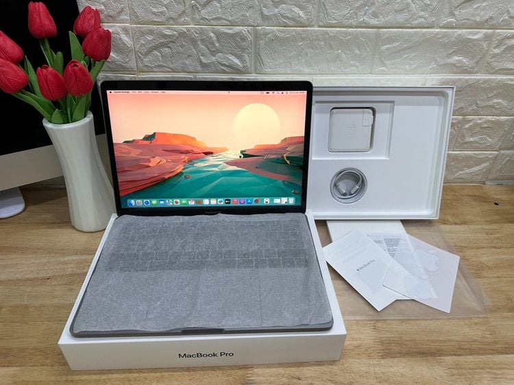 Apple Macbook Pro 13 Inch แมค โอเอส 8 กิกะไบต์ อื่นๆ ไม่ใช่ MacBook Pro 13.3-inch,2017 Two Thunderbolt 3 ports Ram8gb SSD256gb SpaceGray