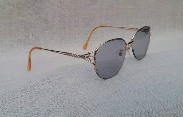 แว่นตาลักซ์ชัวรีแบรนด์ฝรั่งเศส GUY LAROCHHE PARIS กีลาโรช ปารีส กรอบทอง KGP เลนส์ออโต้ โฟโตโครมิก สีเทา–สว่าง...Vintage GUY LAROCHE PARIS Handcrafted in Japan