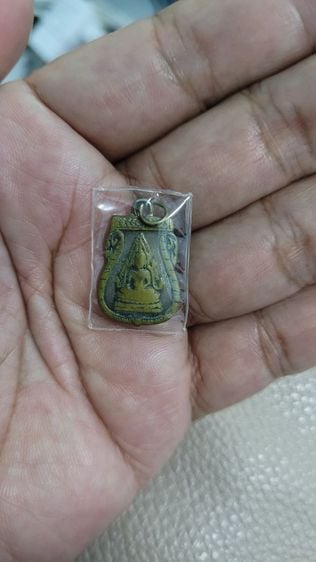 เหรียญพระพุทธชินราช หลังนางกวัก วัดมหาธาตุ จ.พิษณุโลก ทางวัดสร้างแจก ประมาณ ปี2485
สภาพสวยเดิมๆผิวหิ้งแห้ง เจ้าของเก็บสะสมไว้อย่างดี