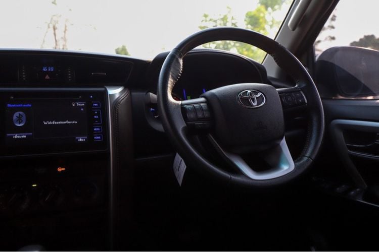 Toyota Fortuner 2019 2.4 V Utility-car เบนซิน ไม่ติดแก๊ส เกียร์อัตโนมัติ ดำ รูปที่ 4