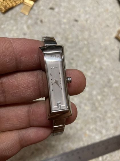 นาฬิกายี่ห้อ  DKNY  ควอทซ์  ของแท้มือสอง เรือนเล็ก ข้อมือไม่เกิน 15 เซนติเมตร 850฿ รูปที่ 1