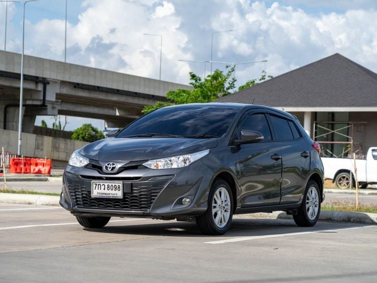 Toyota Yaris 2018 1.2 E Sedan เบนซิน ไม่ติดแก๊ส เกียร์อัตโนมัติ เทา รูปที่ 3