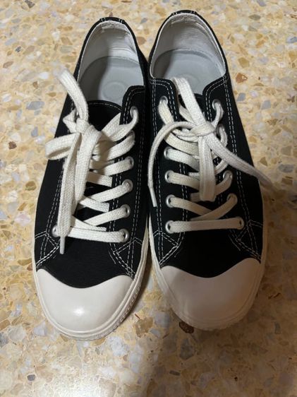 รองเท้าผ้าใบ MUJI (24.0)