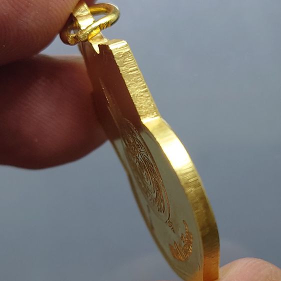 (มีตำหนิ) เหรียญนั่งบัลลังก์ กาหลั่ยทอง บอร์คนิยม รัชกาลที่9 ฉลองครองราชย์ 50 ปี พ.ศ. 2539 ไม่ผ่านใช้ รูปที่ 3