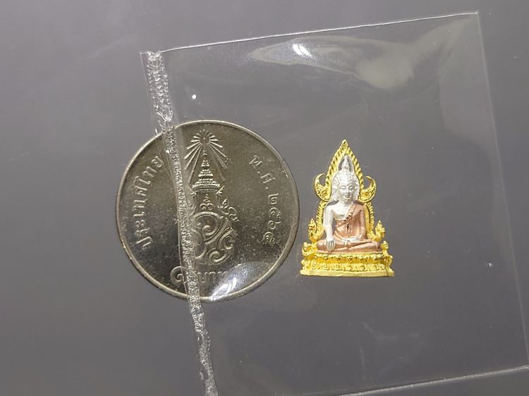 พระพุทธชินราช ลอยองค์ เนื้อเงิน ชุบสามกษัตริย์ (พิมพ์จิ๋ว) กรมตำรวจรุ่นแรก รุ่น “ประวัติศาสตร์” ปี2562 พร้อมกล่องเดิม รูปที่ 5