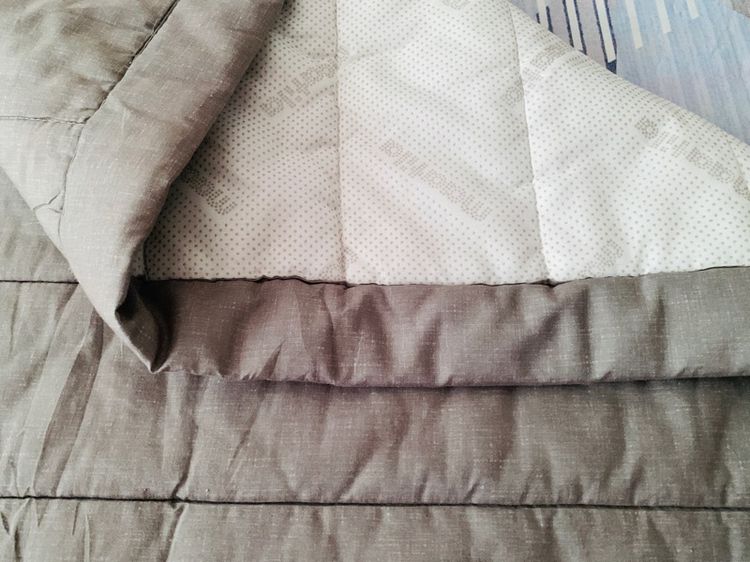 ผ้าปูรองนอน (แบบหนา) ขนาด 3.5ฟุต เอิร์ธโทนสีเทาเย็บลายลอนทั้งผืน ยี่ห้อ Maatila (สภาพใหม่) รูปที่ 9