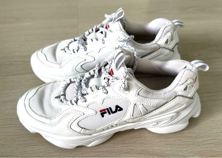รองเท้าผ้าใบผูกสายสีขาว Fila ผ้าใบตาข่าย ไซร้ 24 หรือ 24.5 ใส่ได้ สภาพถ่ายจากของจริงตามที่ลงรูป