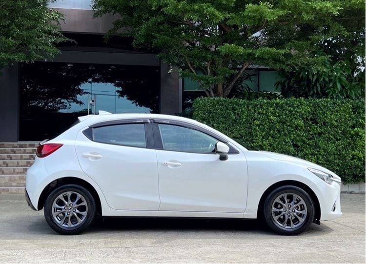 Mazda Mazda 2 2018 1.3 High Plus Sedan เบนซิน ไม่ติดแก๊ส เกียร์อัตโนมัติ ขาว รูปที่ 2