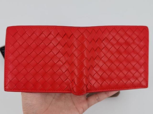 กระเป๋าสตางค์ Bottega Veneta wallet 8 card สีแดงสดมากๆ อุปกรณ์ถุงผ้า รูปที่ 4