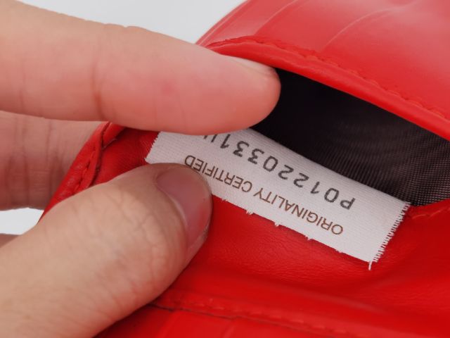 กระเป๋าสตางค์ Bottega Veneta wallet 8 card สีแดงสดมากๆ อุปกรณ์ถุงผ้า รูปที่ 7