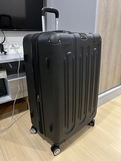 กระเป๋าเดินทาง สีดำขนาด 30 นิ้ว 
