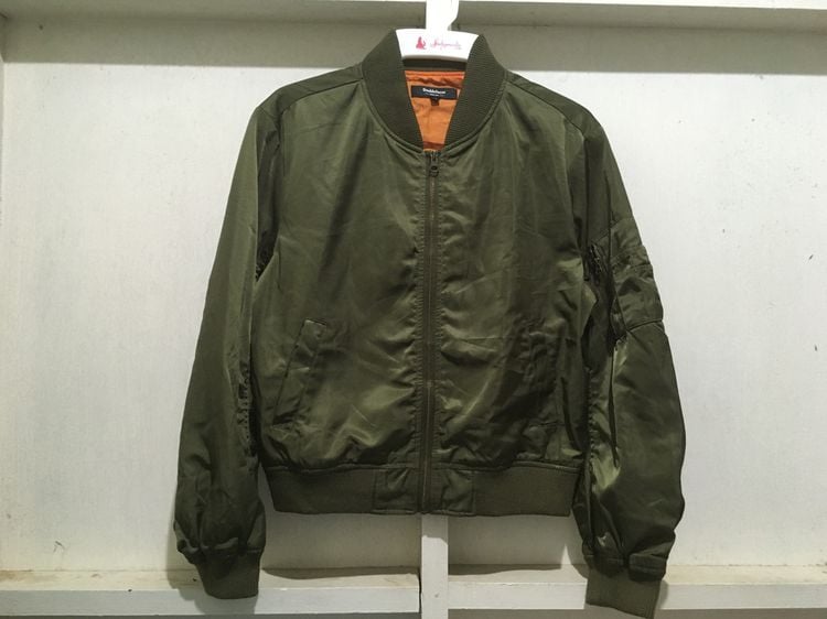 เสื้อแจ็คเก็ต ผ้าร่ม (Bomber Jacket) แบรนด์ Doublefocus สีเขียวโอลีฟ