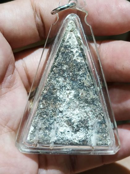 พระสามเหลี่ยม พระกรุวัดสามปลื้ม เก่าเลี่ยมพร้อมบูชา รูปที่ 2