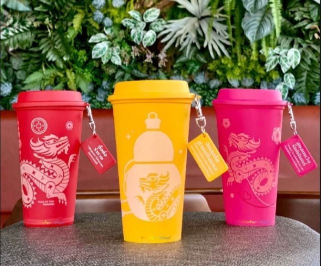 แก้วมังกรมหาเฮง Cafe Amazon เสริมดวง ขนาดบรรจุเครื่องดื่ม 16 ออนซ์ สินค้าใหม่มีเพียงสีละ 1 ใบ สีแดง สีเหลือง สีชมพู (ราคาขายแพ็ค 3 ใบ)