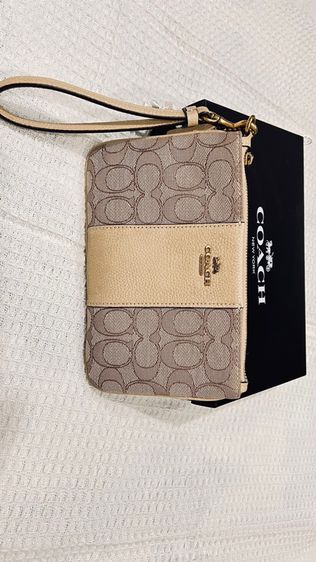 กระเป๋าคล้องมือ Coach รูปที่ 3