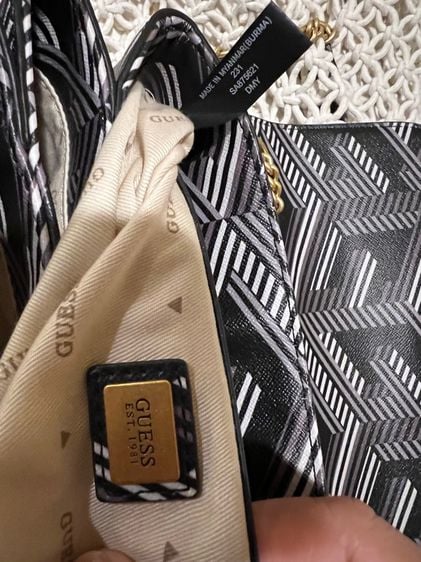 Guess Montreal crossbody  รูปที่ 6