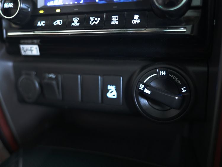Toyota Fortuner 2019 2.8 TRD Sportivo 4WD Utility-car ดีเซล ไม่ติดแก๊ส เกียร์อัตโนมัติ ขาว รูปที่ 4