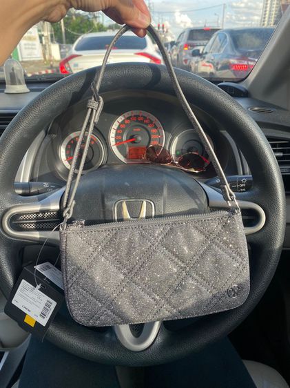 กระเป๋าถือยี่ห้อ LYN around