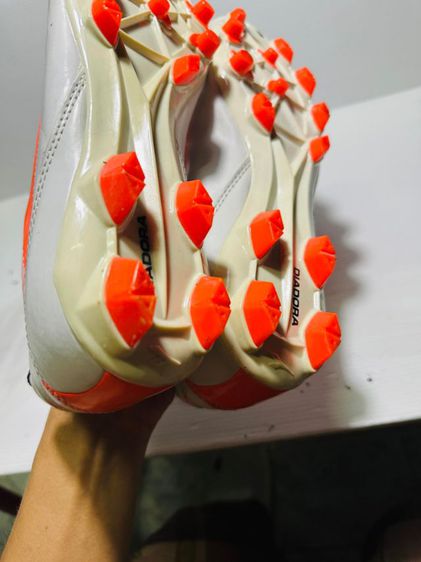 ขายรองเท้าฟุตบอลชายหนังแท้ Diadora สีขาวส้มสภาพสวยไซส์ 42 JP 265 เดิมๆพร้อมใช้งาน รูปที่ 17