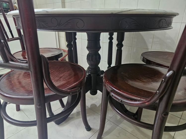 ชุดโต๊ะเชคโกtop หินอ่อน ทรงกลมดั้งเดิมจากสิงคโปร์ พร้อมเก้าอี้ไม้ 4 ตัว รูปที่ 2