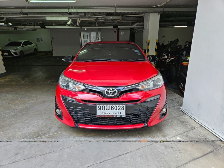 รถ Toyota Yaris 1.2 G สี แดง