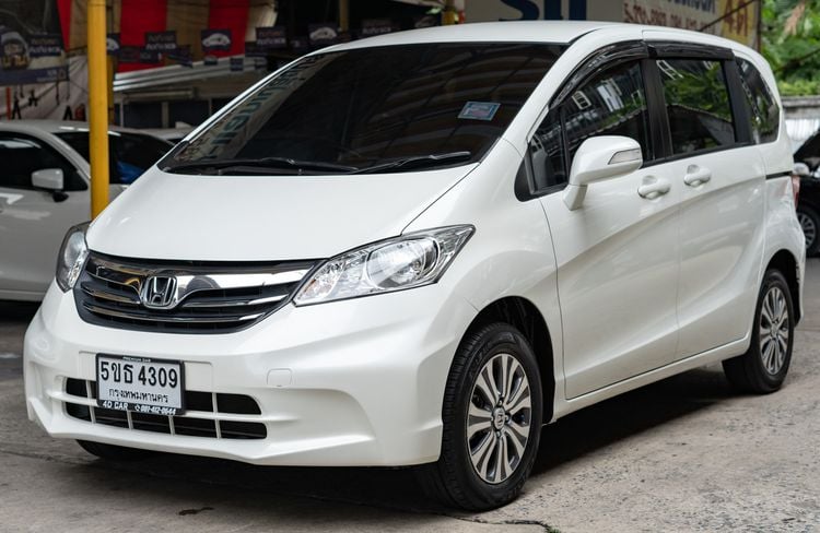 Honda Freed 2014 1.5 E Utility-car เบนซิน เกียร์อัตโนมัติ ขาว รูปที่ 2