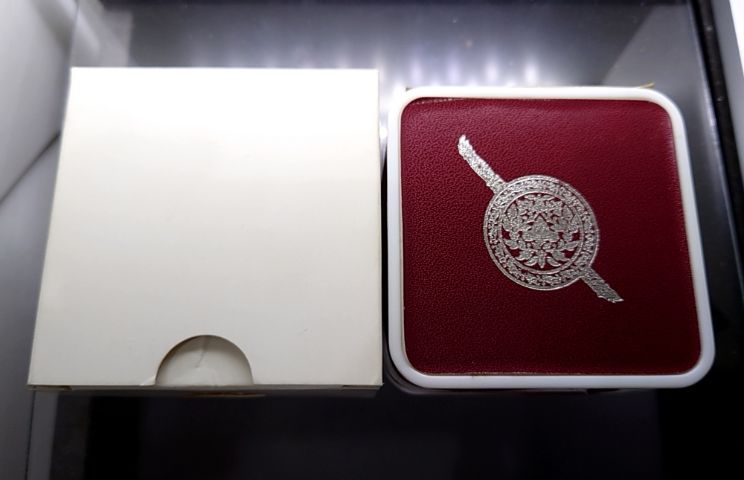 พระพุทธชินราช ลอยองค์ เนื้อเงิน (พิมพ์ใหญ่) กรมตำรวจรุ่นแรก รุ่น “ประวัติศาสตร์” ปี2562 พร้อมกล่องเดิม รูปที่ 8