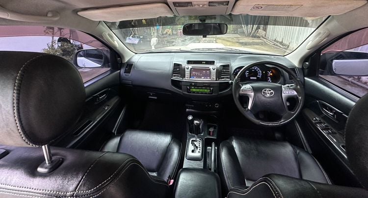 Toyota Fortuner 2015 2.8 V 4WD Sedan ดีเซล ขาว รูปที่ 4