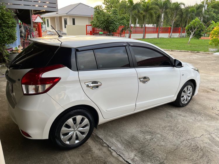 Toyota Yaris 2015 1.2 E Utility-car เบนซิน ไม่ติดแก๊ส เกียร์อัตโนมัติ ขาว รูปที่ 4