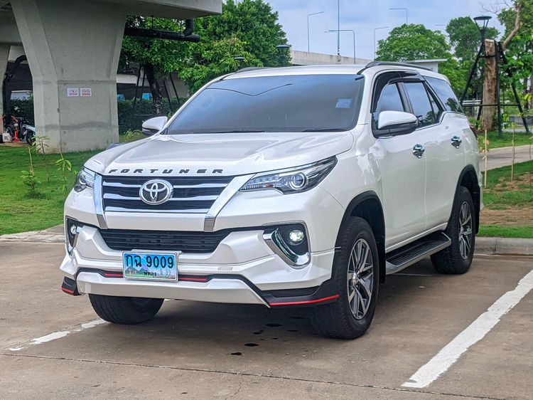 Toyota Fortuner 2019 2.4 V 4WD Utility-car ดีเซล ไม่ติดแก๊ส เกียร์อัตโนมัติ ขาว รูปที่ 3