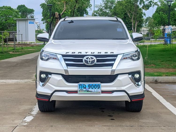 Toyota Fortuner 2019 2.4 V 4WD Utility-car ดีเซล ไม่ติดแก๊ส เกียร์อัตโนมัติ ขาว รูปที่ 2