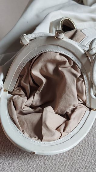 กระเป๋า bottega veneta สีขาวงาช้าง รูปที่ 15