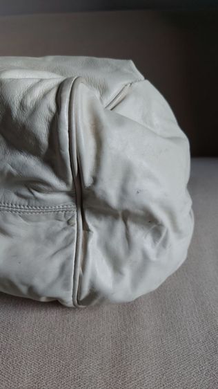 กระเป๋า bottega veneta สีขาวงาช้าง รูปที่ 10