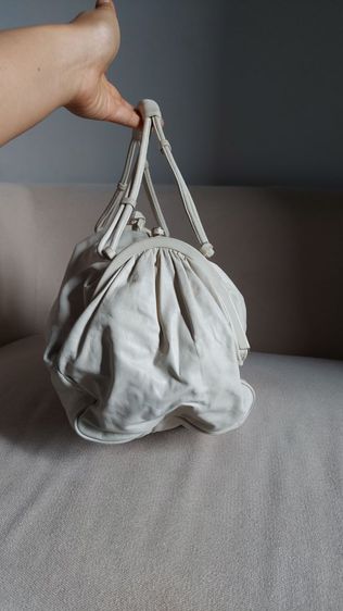 กระเป๋า bottega veneta สีขาวงาช้าง รูปที่ 2