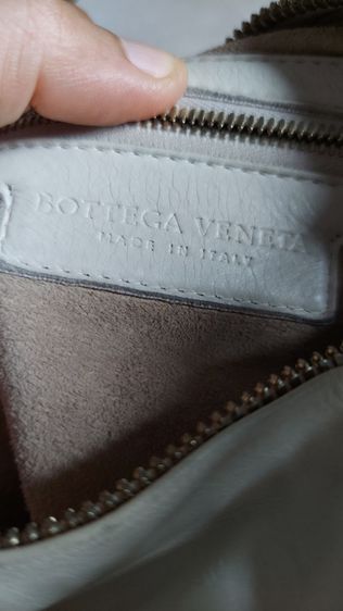 กระเป๋า bottega veneta สีขาวงาช้าง รูปที่ 6