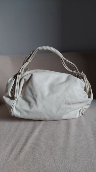 กระเป๋า bottega veneta สีขาวงาช้าง