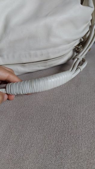 กระเป๋า bottega veneta สีขาวงาช้าง รูปที่ 12