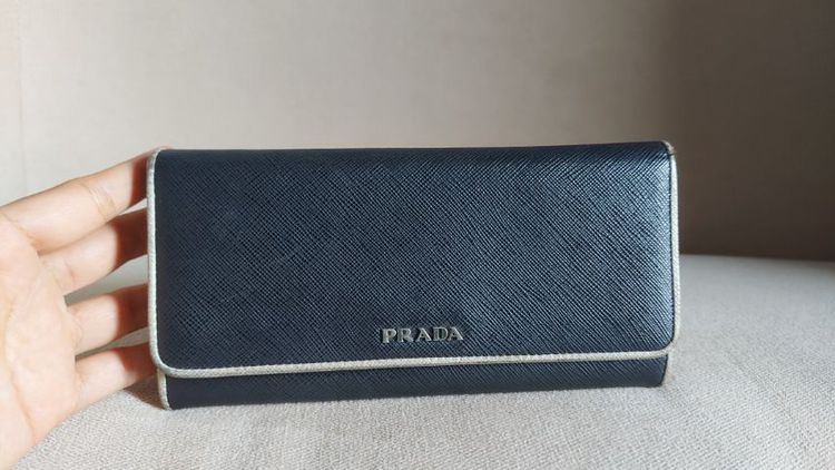 กระเป๋าตังใบยาว Prada 