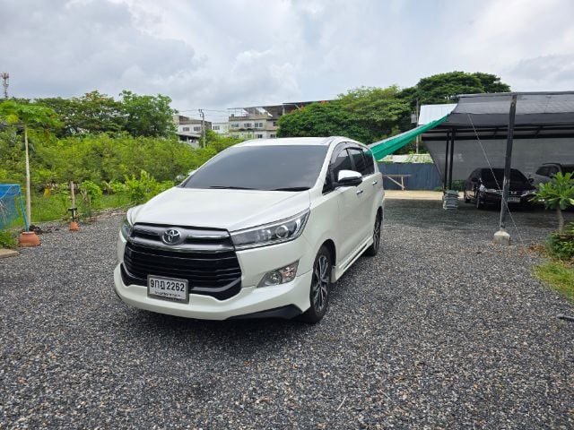 Toyota Innova 2019 2.8 Crysta V Utility-car ดีเซล ไม่ติดแก๊ส เกียร์อัตโนมัติ ขาว รูปที่ 3