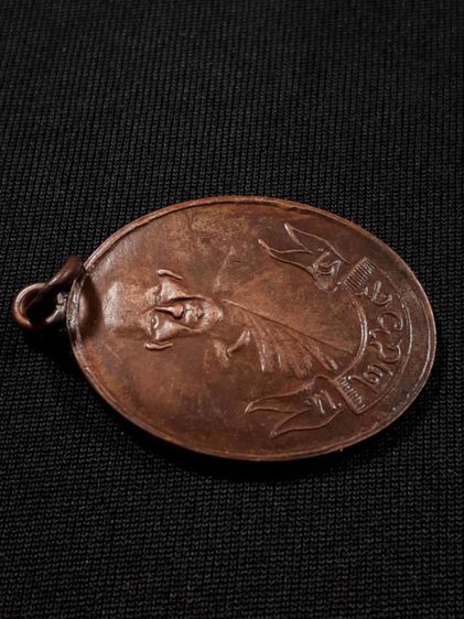 เหรียญหลวงปู่ขาว วัดหลักสี่ กรุงเทพฯ รุ่นแรก ปี2469 เนื้อทองแดงหูเชื่อมขอบกระบอกสภาพยังสวย รูปที่ 3