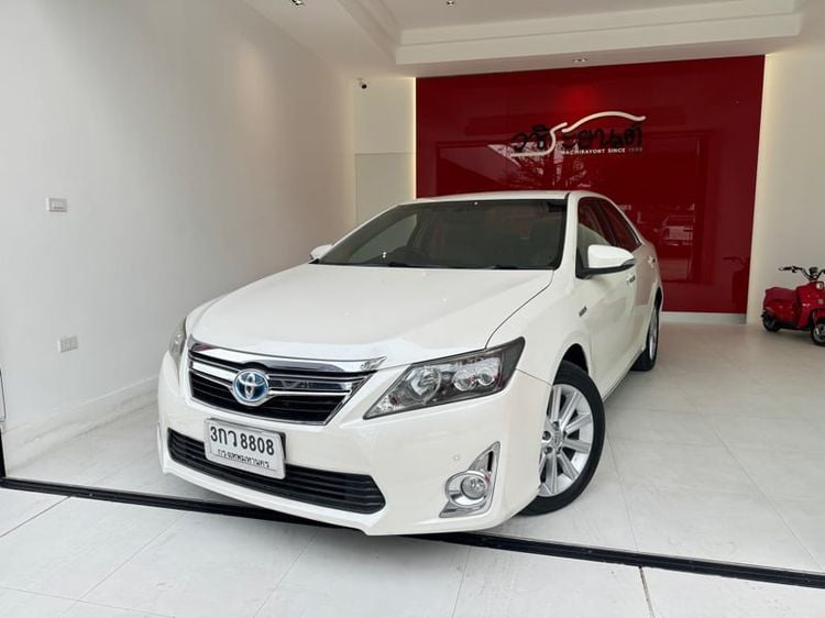 รถ Toyota Camry 2.5 Hybrid Premium สี ขาว