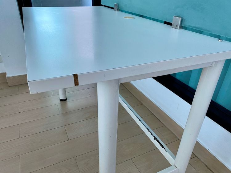 โต๊ะทำงานสีขาวพร้อมฉากกั้น แถมตู้ลิ้นชักสีขาว โต๊ะทำงานสีขาวพร้อมพาร์ติชั่น มือสอง รูปที่ 11