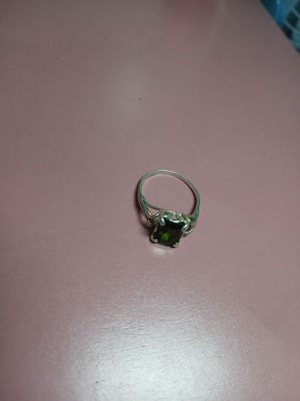 แหวนพลอยเขียวส่องจันทบุรีตัวเรือนเงินแท้สมัยเก่า รูปที่ 4