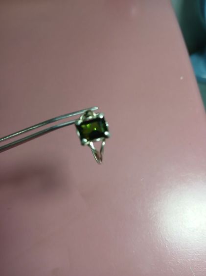 แหวนพลอยเขียวส่องจันทบุรีตัวเรือนเงินแท้สมัยเก่า รูปที่ 1