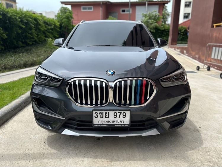 รถ BMW X1 2.0 sDrive18d xLine สี เทา