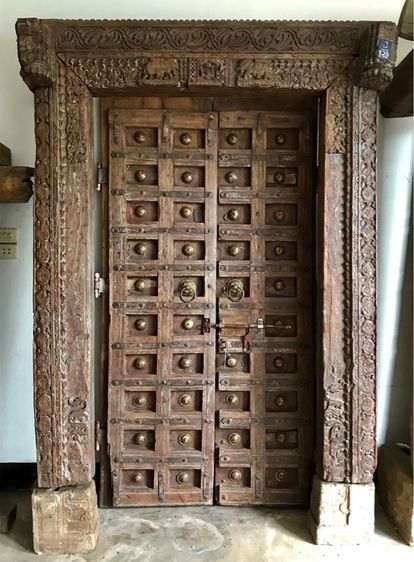 ประตูไม้เก่าโบราณอินเดีย