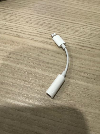 Apple Lightning to 3.5 mm Headphone Jack Adapter รูปที่ 1