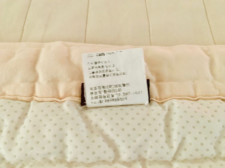 ผ้าปูรองนอน (แบบหนา) ขนาด 5ฟุต สีน้ำตาลอ่อนเย็บลายลอนทั้งผืน ยี่ห้อ FLORA มือสองขายตามสภาพ สินค้าญี่ปุ่น-เกาหลีแท้ รูปที่ 9